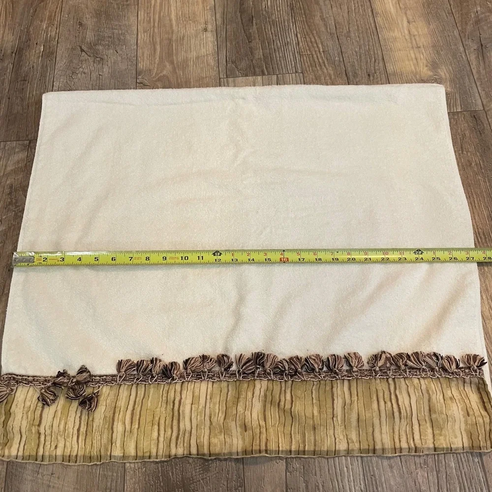 Avanti linens decorative